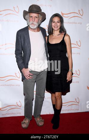 (L-R) Bob Weir and Natascha Muenter Weir attend the 2023 ‘A Funny Thing Happened On The Way To Cure Parkinson’s’ at Casa Cipriani, New York, NY, November 11, 2023. (Photo by Anthony Behar/Sipa USA) Stock Photo