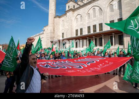 November 12, 2023, Fatih, Istanbul, Turkey: Pro-Palestine people shout slogans as they march from the Fatih Mosque to Sarachane Square in Istanbul on NovemberÂ 12,Â 2023. (Credit Image: © Tolga Uluturk/ZUMA Press Wire) EDITORIAL USAGE ONLY! Not for Commercial USAGE! Credit: ZUMA Press, Inc./Alamy Live News Stock Photo