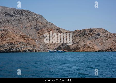 Traditional Arabic Dhow in the touristic Fjords of Musandam Peninsula near Khasab, Sultanate of Oman, a travel destination in Middle East Stock Photo
