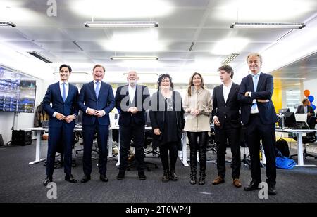 AMSTERDAM - Rob Jetten (D66), Pieter Omtzigt (NSC), Frans Timmermans (GroenLinks/PvdA), Caroline van der Plas (BBB), Dilan Yesilgoz (VVD), Henri Bontenbal (CDA) and Geert Wilders (PVV) during the sixth edition of the Telegraaf Election Afternoon. The leaders of seven political parties are in the newspaper's editorial office to fill their own page as guest editor-in-chief. ANP RAMON VAN FLYMEN netherlands out - belgium out Stock Photo