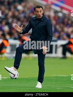 Luis Garcia Plaza head coach of Deportivo Alaves looks on during the ...