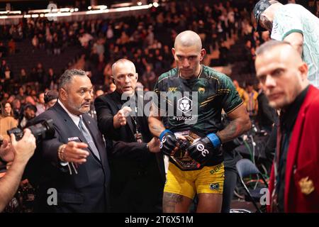 Jiri Prochazka Of The Czech Republic (red) And Alex Pereira Of Brazil ...