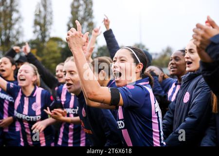 London, England, November 12th 2023: Lucy Monkman (14 Dulwich Hamlet) and Players of Dulwich Hamlet celebrate winning the Womens FA Cup game between Dulwich Hamlet and London Bees at Champion Hill in London, England.  (Liam Asman/SPP) Stock Photo