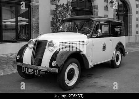 Old French vehicle on display at the Boizel Champagne Chateau, Avenue de Champagne, Epernay, France. Stock Photo