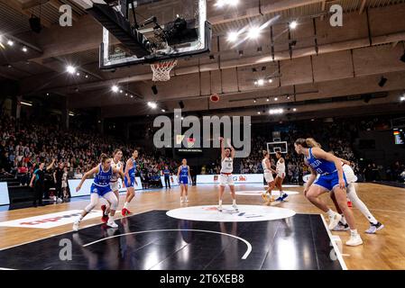 12 November 2023, Hamburg: Basketball, Women: European Championship qualifier, Germany - Italy, Group I, Matchday 2. Germany's Svenja Brunckhorst shoots a free throw. Photo: Axel Heimken/dpa Stock Photo