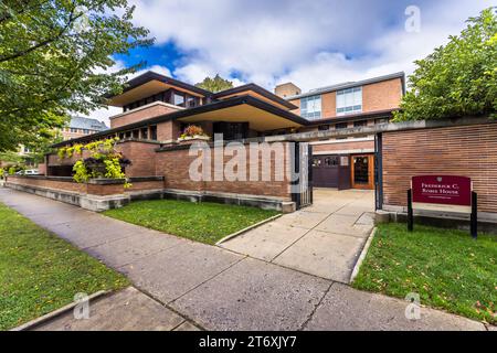 Frederick C. Robie House is a prairie-style House designed by Frank Lloyd Wright in 1910 near the Campus of Chicago University. Chicago, United States Stock Photo