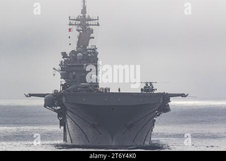 Santa Catalina Island, United States. 06 November, 2023. The U.S. Navy Wasp-class amphibious assault ship USS Boxer underway conducting flight operations on the Pacific Ocean, November 6, 2023 off the coast of California, USA.  Credit: MC2 Evan Diaz/U.S. Marines Photo/Alamy Live News Stock Photo