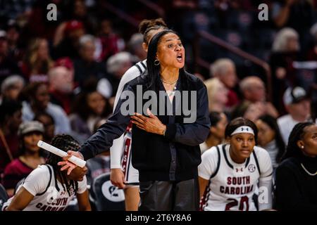 November 12, 2023: South Carolina Gamecocks head coach Dawn Staley reacts to the call during the third quarter of the SEC Womens Basketball matchup at Colonial Life Arena in Columbia, SC. (Scott Kinser/CSM) Stock Photo