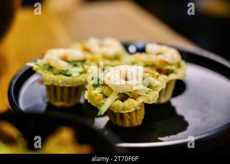 Prawn pie tee (kueh pai tee) filled with julienned jicama, i.e. Chinese turnip or yam bean (sengkuang) at Limapulo: Baba Can Cook Stock Photo