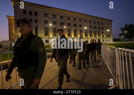 BUENOS AIRES, ARGENTINA - NOVEMBER 12: Gendarmes guard the University of Buenos Aires while the presidential debate takes place in Buenos Aires, Argentina, on November 12, 2023.   Sergio Massa and Javier Milei engage in a final round of the Argentine presidential election debate, each offering differing visions for the nation's future. (Photo by Pablo Barrera / SipaUSA) Stock Photo