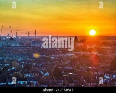 Peterborough, UK. 11th Nov, 2023. A beautiful sunrise on a cold start to the day in Peterborough, Cambridgeshire, UK, on 11th November, 2023. Credit: Paul Marriott/Alamy Live News Stock Photo