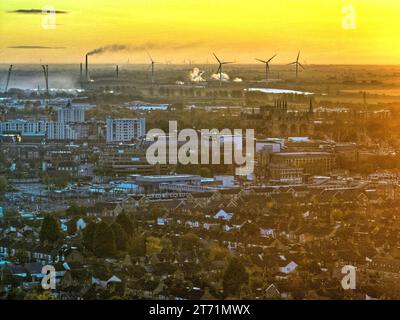 Peterborough, UK. 11th Nov, 2023. A beautiful sunrise on a cold start to the day in Peterborough, Cambridgeshire, UK, on 11th November, 2023. Credit: Paul Marriott/Alamy Live News Stock Photo