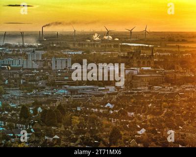 Peterborough, UK. 11th Nov, 2023. A beautiful sunrise on a cold start to the day in Peterborough, Cambridgeshire, UK, on 11th November, 2023. Credit: Paul Marriott/Alamy Live News Stock Photo