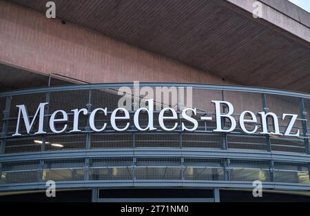 Unternehmenszentrale, Hauptwerk Mercedes-Benz, Untertürkheim, Stuttgart ...
