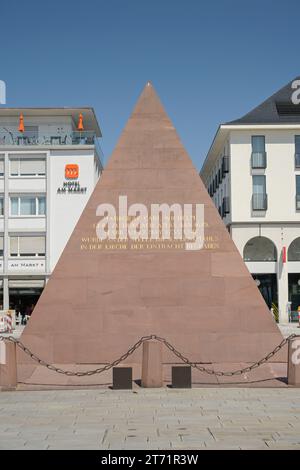 Pyramide, Karl-Friedrich-Straße, Marktplatz, Karlsruhe, Baden-Württemberg, Deutschland Stock Photo