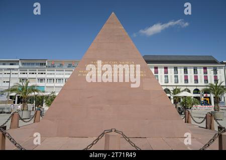 Pyramide, Karl-Friedrich-Straße, Marktplatz, Karlsruhe, Baden-Württemberg, Deutschland Stock Photo