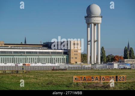 Radarturm, Flughafen Tempelhof, Tempelhofer Feld, Tempelhof, Berlin, Deutschland Stock Photo