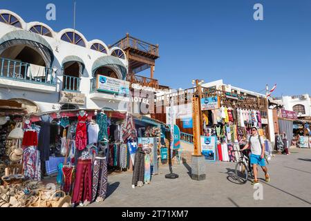 Straßenszene, Restaurants, Geschäfte, Masbat, Lighthouse Road, Dahab, Sinai, Ägypten Stock Photo