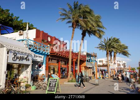 Straßenszene, Restaurants, Geschäfte, Masbat, Lighthouse Road, Dahab, Sinai, Ägypten Stock Photo