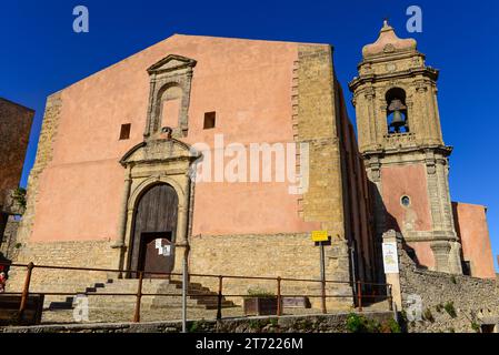 The charming pink Baroque Church of San Giuliano dating back to the Norman times in 11th Century and rebuilt in the 17th Century. Erice, Sicily, Italy Stock Photo