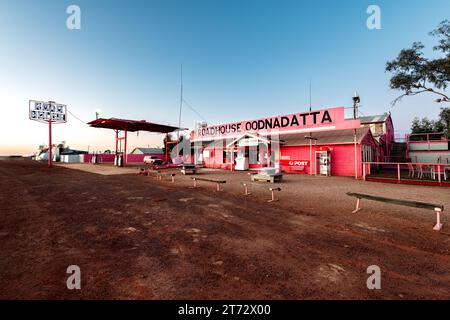 Famous Pink Roadhouse at the remote Oodnadatta Track. Stock Photo