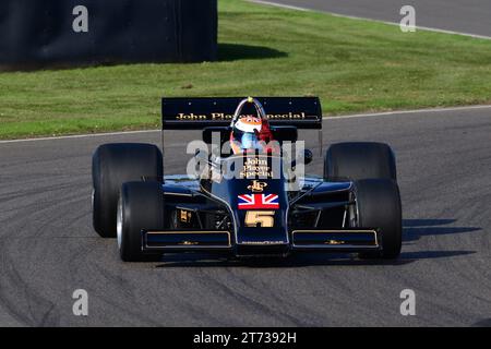 Johnny Herbert, Lotus-Cosworth 77, the car that won the 1976 Japanese GP driven by Mario Andretti, 75 Years of Lotus, a parade of cars from the first Stock Photo
