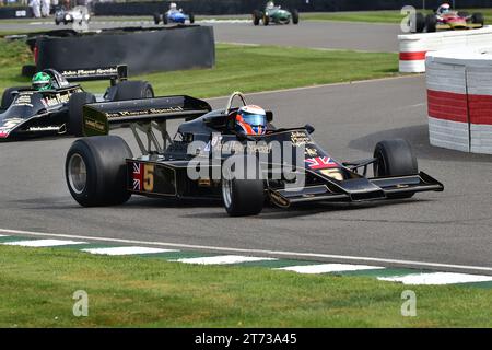 Johnny Herbert, Lotus-Cosworth 77, the car that won the 1976 Japanese GP driven by Mario Andretti, 75 Years of Lotus, a parade of cars from the first Stock Photo