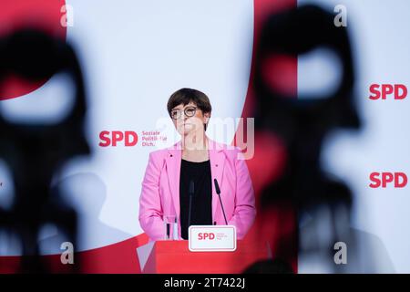 SPD-Vorsitzende Saskia Esken Pressekonferenz mit den SPD-Vorsitzenden Saskia Esken undLars Klingbeil im Anschluss an die Sitzungen im Willy-Brandt-Haus Berlin Berlin GER *** SPD Chairwoman Saskia Esken Press conference with SPD Chairwomen Saskia Esken and Lars Klingbeil after the meetings at Willy Brandt Haus Berlin Berlin GER Stock Photo