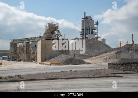 Tunstead Quarry near Buxton, Derbyshire, England. A lime and cement works on a large scale. Stock Photo