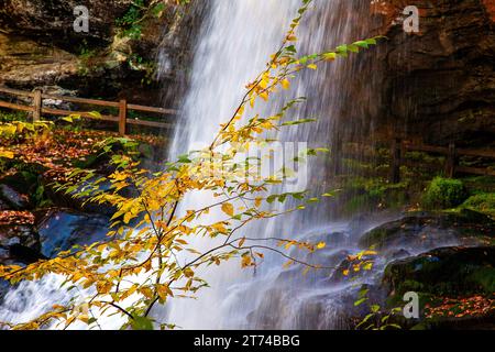 Dry Falls, also known as Upper Cullasaja Falls, is a 65-foot waterfall located in the Nantahala National Forest, northwest of Highlands, NC Stock Photo