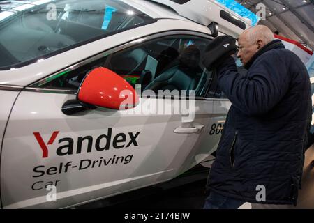 Moscow, Russia. 4th of November, 2023. A visitor of the exhibition looks at a self-driving car of the Yandex company iduring the Russia Expo international exhibition and forum at the VDNKh exhibition centre in Moscow, Russia Stock Photo