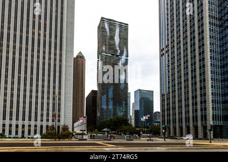 The Aqua Tower, with its wave-like balcony façade, shapes the skyline of Chicago, Illinois, United States. Completed in 2009, the 262-metre (860-foot) skyscraper was designed by architect Jeanne Gang and her firm Studio Gang. The lower floors of the tower house the Radisson Blu Aqua Hotel. Stock Photo