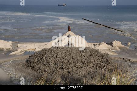 Prerow, Germany. 13th Nov, 2023. The water-sand mixture for sand replenishment shoots out of a pipe on the beach. Since mid-October, the beach and dune have been reinforced with 720,000 cubic meters of sand over a length of almost nine kilometers. The ten million euro project is scheduled for completion at the end of March 2024. Credit: Bernd Wüstneck/dpa/Alamy Live News Stock Photo