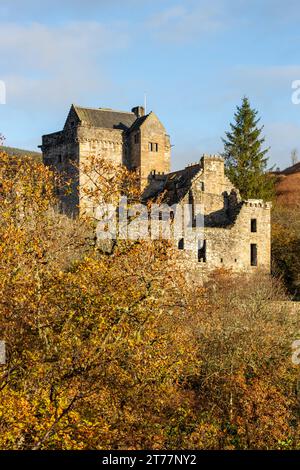 Castle Campbell set in the Ochil Hills looking splendid in Autumn Colours Stock Photo