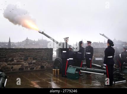 16 Regiment Royal Artillery fire a 21 Gun salute at Edinburgh Castle to ...