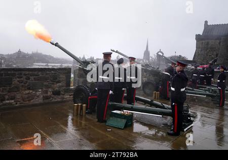 16 Regiment Royal Artillery fire a 21 Gun salute at Edinburgh Castle to ...