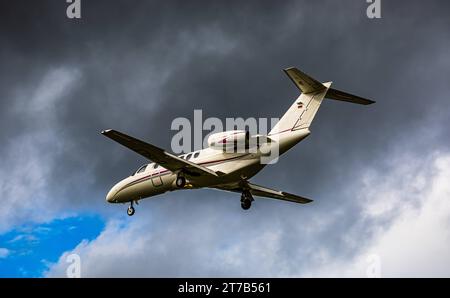 Sylt Air Eine Cessna 525 Citation CJ2 von Sylt Air ist im Landeanflug auf den Flughafen Zürich. Immatrikulation D-ISLT. Zürich, Schweiz, 02.10.2022 *** Sylt Air A Cessna 525 Citation CJ2 of Sylt Air is approaching Zurich Airport Registration D ISLT Zurich, Switzerland, 02 10 2022 Credit: Imago/Ģ����ý Live News Stock Photo