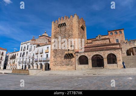 Europe, Spain, Extremadura, Cáceres, The Ermita de la Paz Chapel and the Torre de Bujaco on the Plaza Mayor Stock Photo