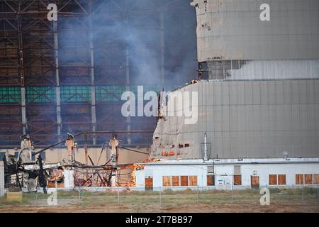 TUSTIN, CALIFORNIA - 7 NOV 2023: Closeup of the The Tustin USMCAS North Blimp Hangar fire. Stock Photo