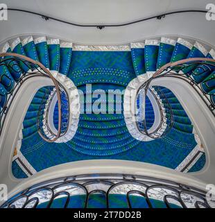 This ceiling design from Boulevard Haussmann demonstrates ornate ...