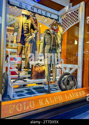 Ralph Lauren Store 店内備品 ディスプレイ 什器 額装 写真 Ralph lauren display hi-res stock photography and images - Alamy