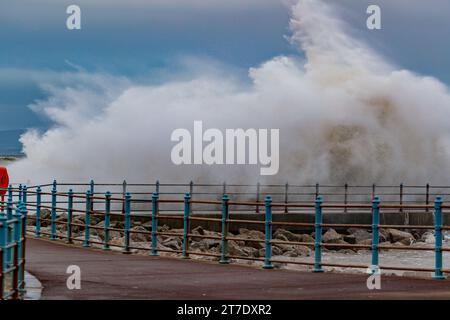 Heysham, Lancashire, United Kingdom. 15th Nov, 2023. Stormy weather returns to the North West of England with strong winds whipping up waves over the promenade at Heysham Credit: PN News/Alamy Live News Stock Photo