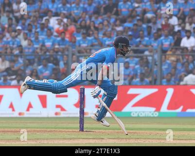 Bomaby, Maharastra, INDIA. 15th Nov, 2023. Semi Finals Match 46 of ICC Men's Cricket World Cup INDIA 2023: .India V New Zealand WankhedeStadium, Bombay.ODI century for Virat KING Kohli! He has overtaken Sachin Tendulkar. Not only does he reach this remarkable landmark in front of his cricketing idol, but he's also done it at the same venue where he carried the great man on his shoulders after the 2011 WC triumph. He's also bowing down to Tendulkar now. 135.1kph, Kohli whips it away to deep backward square leg and comes back for the second. Jumps and punches the air in delight after compl Stock Photo