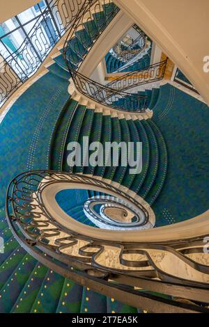 This ceiling design from Boulevard Haussmann demonstrates ornate ...