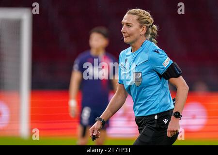 Amsterdam, Netherlands. 15th Nov, 2023. AMSTERDAM, NETHERLANDS - NOVEMBER 15: Referee Tess Olofsson looks on during the Group C - UEFA Women's Champions League 2023/24 match between AFC Ajax and Paris Saint-Germain at the Johan Cruijff ArenA on November 15, 2023 in Amsterdam, Netherlands. (Photo by Joris Verwijst/Orange Pictures) Credit: Orange Pics BV/Alamy Live News Stock Photo