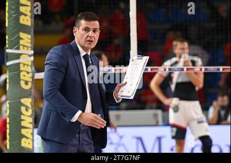 AGSM Forum, Verona, Italy, March 12, 2022, Gianlorenzo Blengini - Head  Coach - Cucine Lube Civitanova during an time-out during Verona Volley vs  Cucine Lube Civitanova - Volleyball Italian Serie A Men