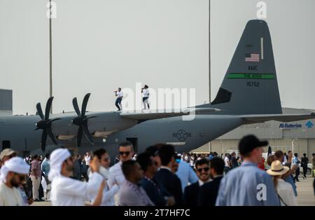 Two US army personel singing on the wing of a Hercules Airplane at the dubai Air show, United Arab Emirates Stock Photo