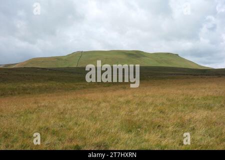 The Flat Topped Summit of Addlebrough Hill from the Path to the Village of Thornton Rust in Wensleydale, Yorkshire Dales National Park, England, UK Stock Photo