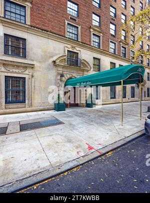 765 Park Avenue, a landmark neo-Renaissance apartment building of brick and stone designed by Rosario Candela, built 1926. Stock Photo