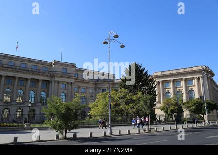 Muzeul National de Arta (National Art Museum, former Royal Palace), Piața Revoluției, Old Town, Historic Centre, Bucharest, Romania, Europe Stock Photo